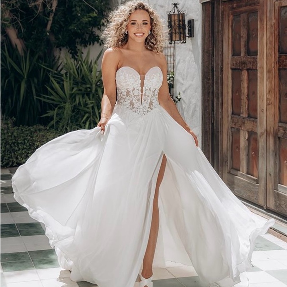 Stella York - 8027 Sexy Strapless Ivory Chiffon Wedding Gown